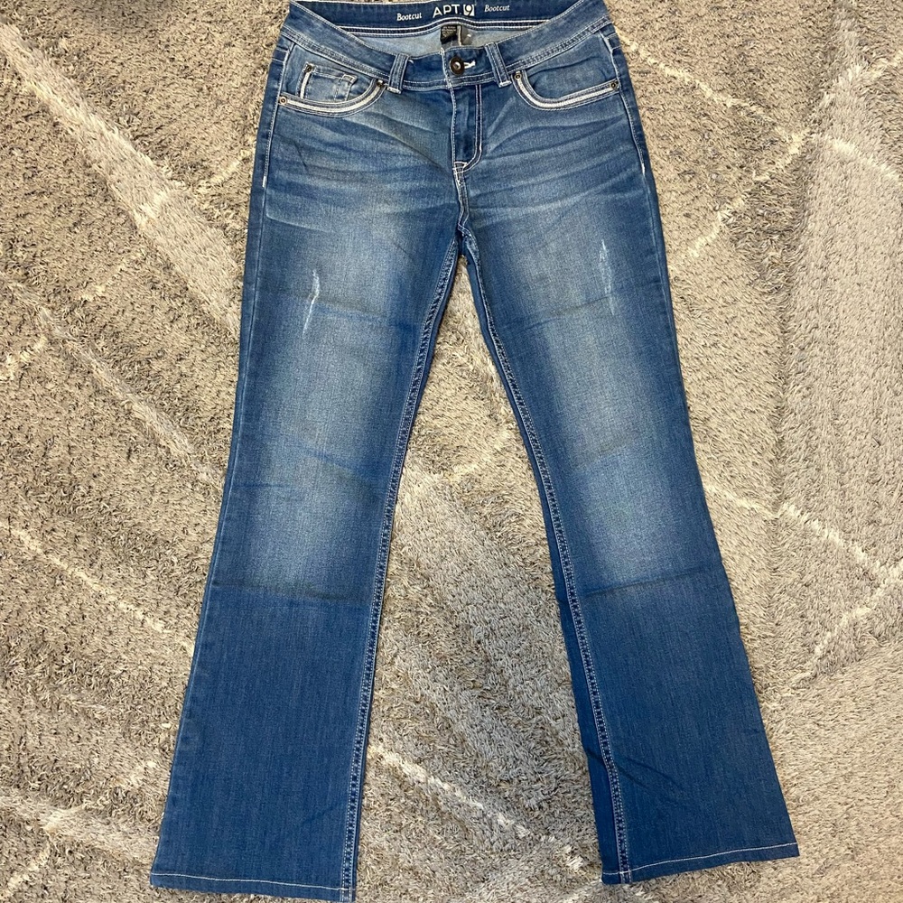 Apt. 9 Low Rise Bootcut Distressed Jeans. Sz. 6